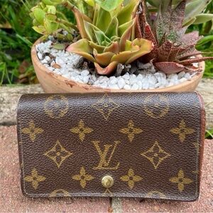 Authentic Louis Vuitton
Monogram Porte Monnaie
Billets Tresor Wallet